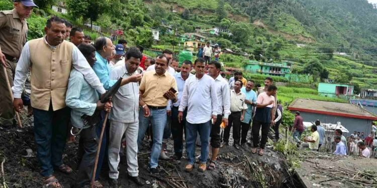 भिलंगना विकासखंड के बाल गंगा एवं बूढ़ा केदार में हुई भारी बारिश और भूस्खलन से काफी नुकसान, मलवे से निकाले गए दो शव, सीएम धामी ने अधिकारियों को दिए निर्देश