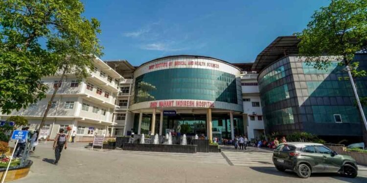 श्री महंत इन्दिरेश अस्पताल ने रायपुर गोलीकांड के गम्भीर घायलों को दिया नया जीवन, 7 डाॅक्टरों की टीम की मेहनत रंग लाई