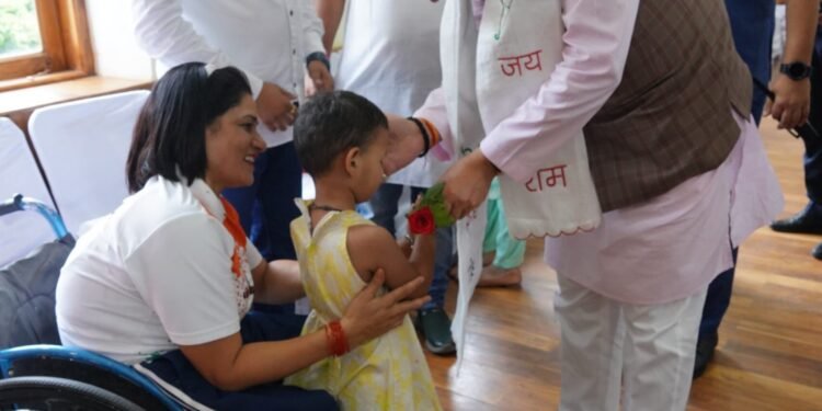 सीएम धामी ने विभिन्न क्षेत्रों से आये लोगों की सुनी समस्याएं, अधिकांश का मौके पर किया निस्तारण, अधिकारियों को दिए निर्देश