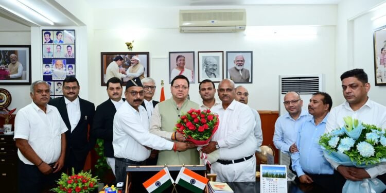 सीएम धामी से बार एसोसिएशन के पदाधिकारियों ने की मुलाकात