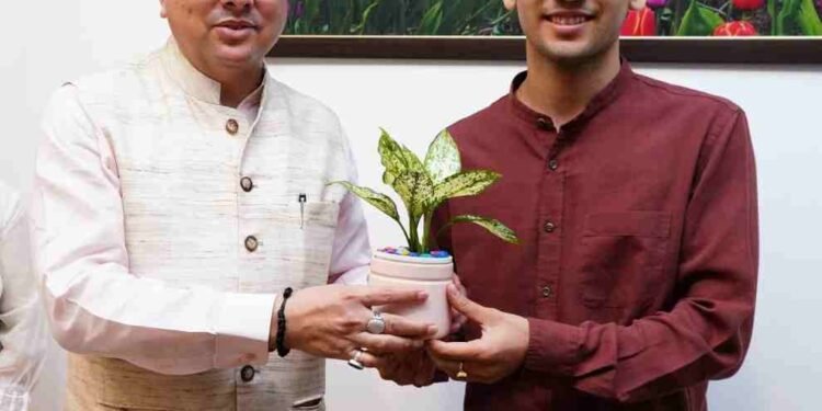 सीएम पुष्कर सिंह धामी से मुख्यमंत्री आवास में बैडमिंटन खिलाड़ी लक्ष्य सेन ने की भेंट, लक्ष्य सेन को दी बधाई