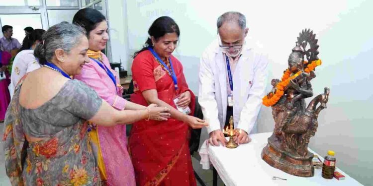 एसजीआरआर मेडिकल काॅलेज में चिकित्सा शिक्षा में बुनियादी पाठयक्रम पर विशेषज्ञों ने साझा की जानकारियां