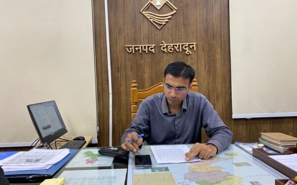 डीएम सविन बंसल ने क्षेत्र पंचायत व जिला पंचायत के आमंत्रित प्रस्तावों पर प्राप्त आपत्तियों पर की सुनवाई