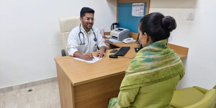 डॉ. तुषार अग्रवाल की जटिल सर्जरी के बाद 30 वर्षीय महिला ने प्राकृतिक रूप से किया गर्भधारण