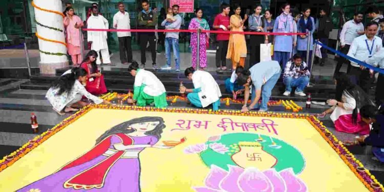 श्री महंत इन्दिरेश अस्पताल में दीपोत्सव की धूम, रंग बिरंगी रोशनी में सुंदर लगी श्री महंत इन्दिरेश अस्पताल की आभा