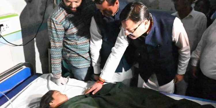सीएम धामी ने अल्मोड़ा के मार्चुला के पास भीषण बस दुर्घटना पर जताया दुःख, रामनगर पहुंचकर घायलों का जाना हालचाल