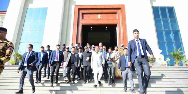 बिना सत्र ग्रीष्मकालीन राजधानी गैरसैंण में नजर आई गहमागहमी, पहली बार किसी मुख्यमंत्री ने बिना विधानसभा सत्र भराड़ीसैंण में किया रात्रिविश्राम