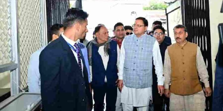 मुख्यमंत्री धामी ने हल्द्वानी नगर निगम कार्यालय का किया निरीक्षण,आन्तरिक मार्गों को हर हाल में 15 दिसम्बर तक गड्डामुक्त करने के निर्देश