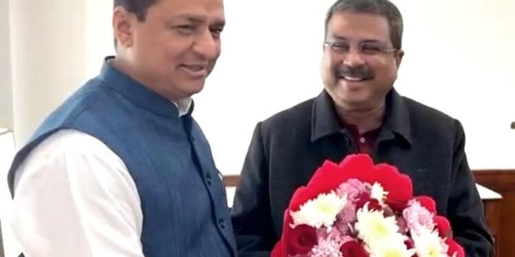 केंद्रीय शिक्षा मंत्री धर्मेंद्र प्रधान से सांसद बलूनी ने की मुलाकात, जताया आभार