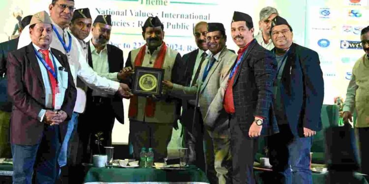 उत्तराखंड की ब्रह्म कमल टोपी रायपुर छत्तीसगढ़ में आयोजित जनसंपर्क के महाकुंभ में बनी आकर्षण का केंद्र