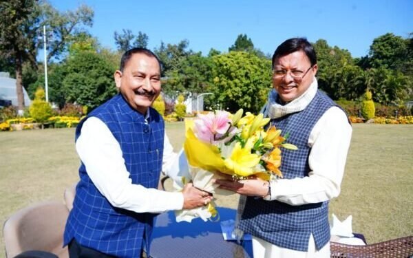 पूर्व विधायक विजयपाल सजवाण ने मुख्यमंत्री पुष्कर सिंह धामी से की शिष्टाचार भेंट