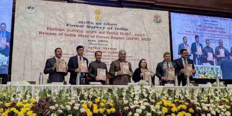 पर्यावरण, वन एवं जलवायु परिवर्तन मंत्री भूपेंद्र यादव ने वन अनुसंधान संस्थान, देहरादून में ‘भारत वन स्थिति रिपोर्ट 2023’ का किया विमोचन