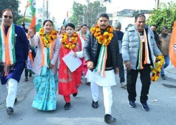 ‘फिर सवेरा फिर कांग्रेस उद्घोष’ नारे के साथ मेयर प्रत्याशी आंदोलनकारी विरेन्द्र पोखरियाल व कांग्रेसजनों ने निकाली पदयात्रा