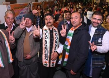 कांग्रेस के मेयर प्रत्याशी विरेन्द्र पोखरियाल ने किया जनसंवाद, कांग्रेस को विजयी बनाने की अपील