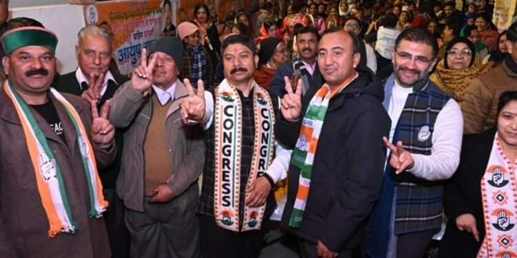 कांग्रेस के मेयर प्रत्याशी विरेन्द्र पोखरियाल ने किया जनसंवाद, कांग्रेस को विजयी बनाने की अपील