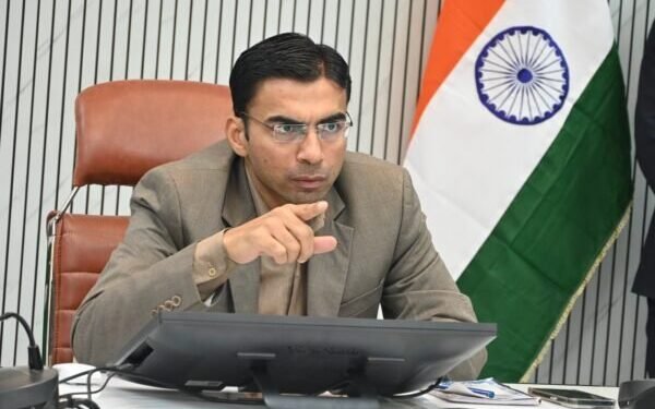 डीएम सविन बंसल के प्रयासों से जनपद में सुधरती स्वास्थ्य सेवाएँ, मिली 03 नई एम्बुलेंस, जिला चिकित्सालय ब्लड बैंक भवन के टेंडर जारी