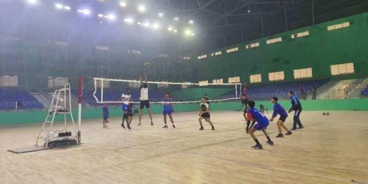 मनोज सरकार स्पोर्ट्स स्टेडियम में जिला स्तरीय वॉलीबॉल प्रतियोगिता का सफल आयोजन