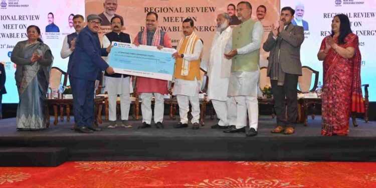 पीएम सूर्यघर योजना के लिए यूपीसीएल को मिला पुरस्कार, सीएम धामी ने दी बधाई