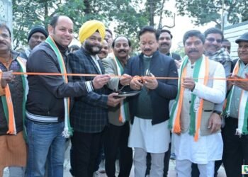 कांग्रेस के रेसकोर्स कैंप कार्यालय का उद्घाटन, जनसंपर्क कर की मेयर प्रत्याशी विरेन्द्र पोखरियाल एवं समस्त कांग्रेस पार्षद प्रत्याशियों को वोट देने की अपील