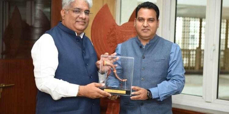 केंद्रीय वन मंत्री से विधायक कंडारी ने की मुलाकात,वन अधिनियम में संशोधन के साथ कई सड़कों को मंजूरी देने की मांग