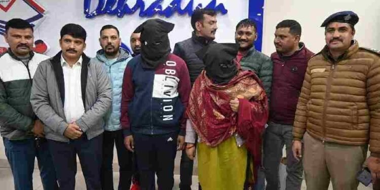 पटेलनगर क्षेत्र में हुई बुजुर्ग की निर्मम हत्या के अभियुक्त ईनामी दम्पत्ति पुलिस की गिरफ्त में, पुलिस ने अमृतसर पंजाब से किया गिरफ्तार