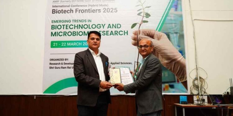 एसजीआरआरयू ‘‘बायोटेक फ्रंटियर्स 2025″ में शोधार्थियों ने प्रस्तुत किए शोध पत्र