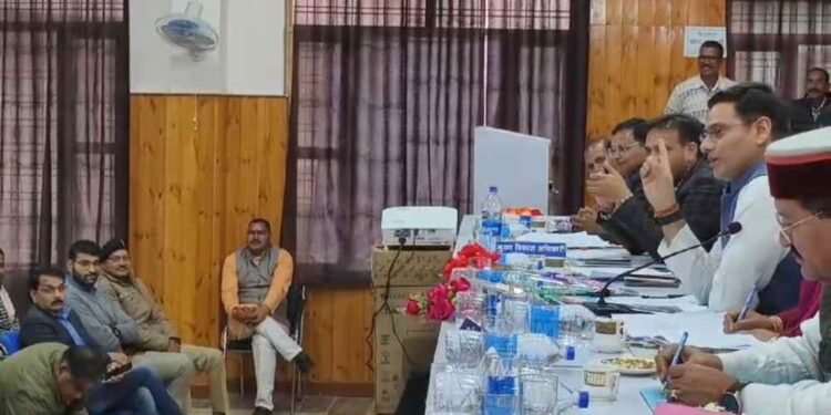 केदारनाथ यात्रा को लेकर प्रभारी मंत्री सौरभ बहुगुणा ने की समीक्षा बैठक, तैयारियां जल्द पूरी करने के दिए निर्देश