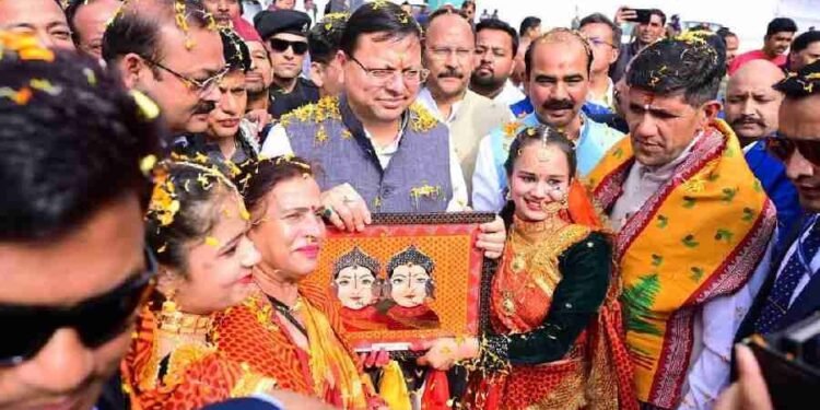 मुख्यमंत्री धामी ने सरकार के तीन वर्ष पूर्ण होने के अवसर पर हेमवती नंदन बहुगुणा स्टेडियम अल्मोड़ा में आयोजित चिकित्सा एवं बहुउद्देशीय शिविर में किया प्रतिभाग