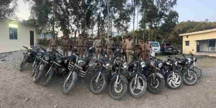 मॉडिफाईड साइलेंसर लगी 27 रॉयल इनफील्ड बुलेट मोटरसाइकिल को दून पुलिस ने किया सीज