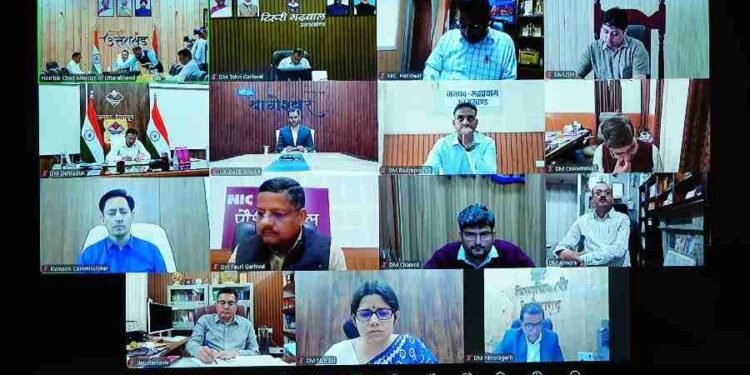 मुख्यमंत्री ने जिलाधिकारियों को दिए निर्देश- जनसेवाओं में सुधार, सड़कों की मरम्मत, पेयजल आपूर्ति व वन अग्नि नियंत्रण पर दिया जाए विशेष जोर