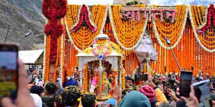 भगवान केदारनाथ की पंचमुखी डोली पहुंची श्री केदारनाथ धाम, 2 मई को खुलेंगे बाबा केदार के कपाट