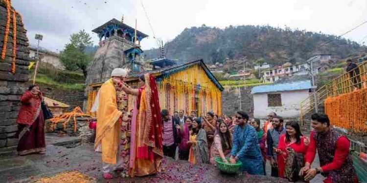 वेड इन उत्तराखंड : त्रिजुगीनारायण में शादी के लिए दुनियाभर से आ रहे हैं जोड़े, इस साल अब तक 500 से अधिक शादियां हुईं