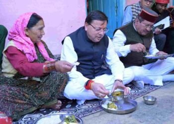 लोकपर्व इगास पर रुद्रप्रयाग के आपदा प्रभावित परिवारों के बीच पहुँचे सीएम धामी, मुख्यमंत्री ने किया आपदा प्रभावित क्षेत्र भौंर का स्थलीय निरीक्षण