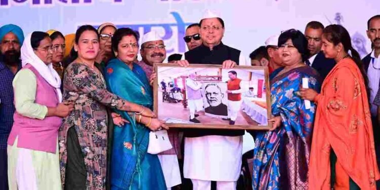 नानकमत्ता पहुंचे सीएम धामी, करोड़ों रुपये की दी सौगात