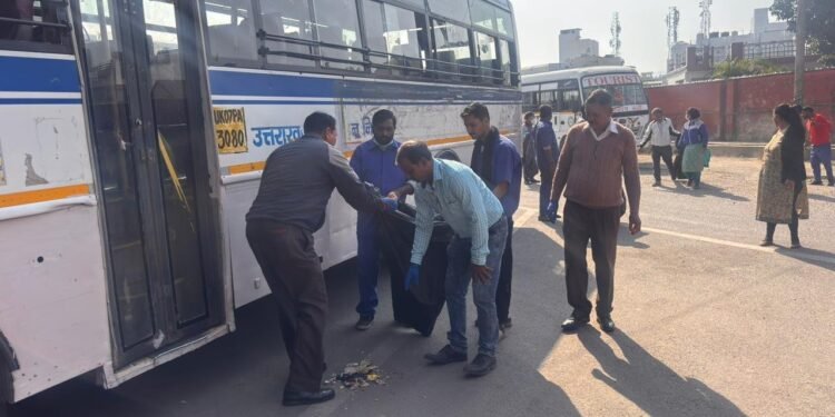 धामी सरकार का संकल्प : आईएसबीटी को बनाया जाएगा स्वच्छता व व्यवस्था का आदर्श मॉडल, एमडीडीए ने तैयार की व्यापक रणनीति