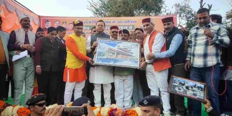 मुख्यमंत्री पुष्कर सिंह धामी लाखामंडल पहुंचे, शिव मंदिर में की पूजा-अर्चना