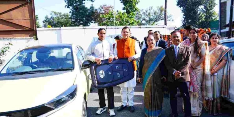 ‘बिल लाओ-इनाम पाओ’ योजना में बंपर पुरस्कार वितरित, ईवी कार से लेकर 16 ऑल्टो कार वितरित