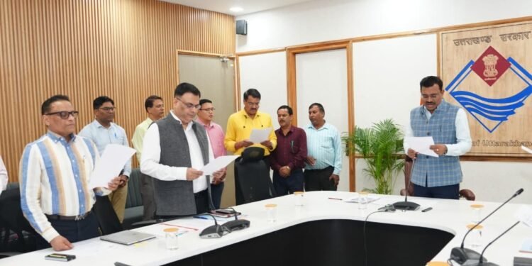 मुख्य सचिव आनंद बर्द्धन ने दिलाई एकता एवं अखंडता की शपथ