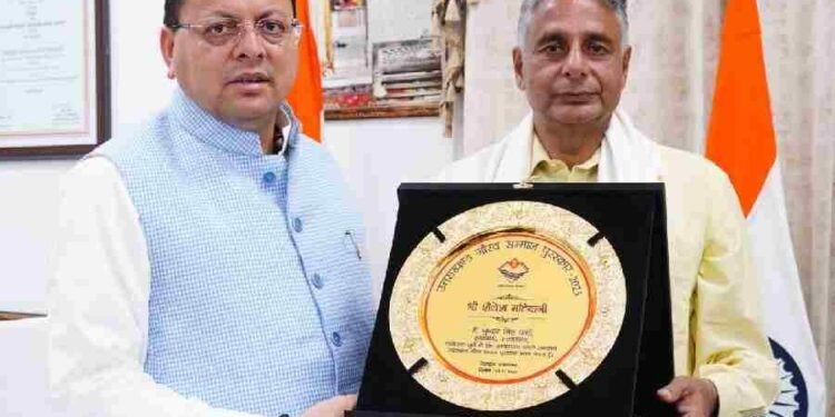 स्व. साहित्यकार शैलेश मटियानी को “उत्तराखण्ड गौरव सम्मान–2025”, मुख्यमंत्री ने उनके पुत्र राकेश मटियानी को सौंपा सम्मान