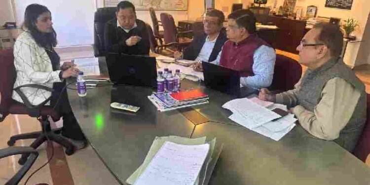 सीमान्त गाँवों के विकास एवं पलायन रोकथाम हेतु ठोस कार्ययोजना तैयार करने के निर्देश, सचिव ग्राम्य विकास ने सभी जनपदों के अधिकारियों के साथ की विस्तृत समीक्षा